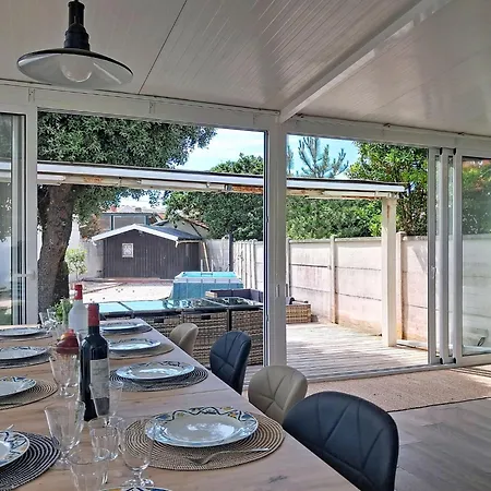 Holiday home 18 Freres Estrade By Interhome